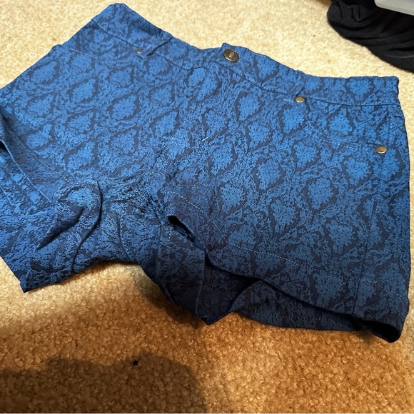 WOMEN SHORTS HIGH RISE - Picture 3 of 9